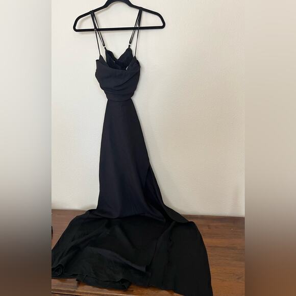 NWT Show Po REVIENA MIDI DRESS - CUT OUT COWL NECK DRESS IN BLACK - Picture 5 of 9